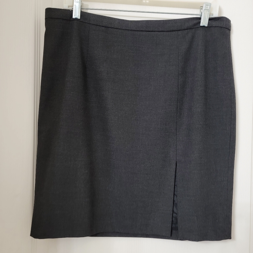 Michael Michael Kors Size 6 Gray Front Slit Mini Skirt, Gently Used Condition